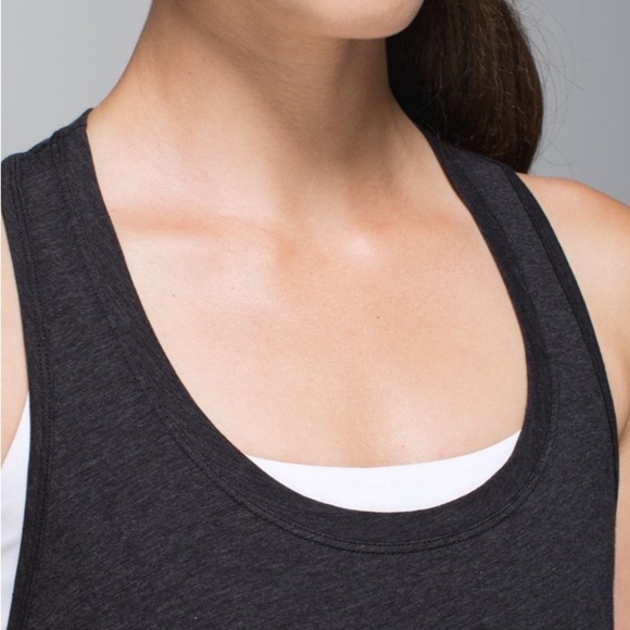 Lululemon Yogi Loose Fit Front Pocket Athletic Racer Tank / Heathered Black Sz 2 - Picture 2 of 12